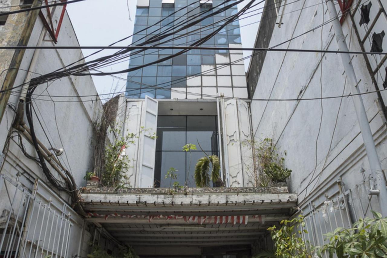 Reddoorz Plus Near Jakarta Kota Station Exterior photo